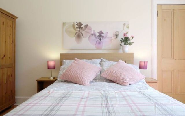 1 Bedroom Apartment In Bruntsfield