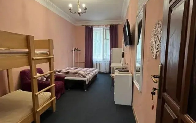 Family House Furnished room on Independence Avenue