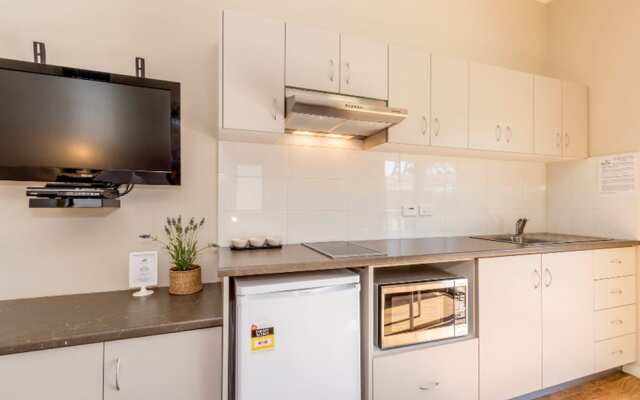 Serpentine Falls Park Home & Tourist Village