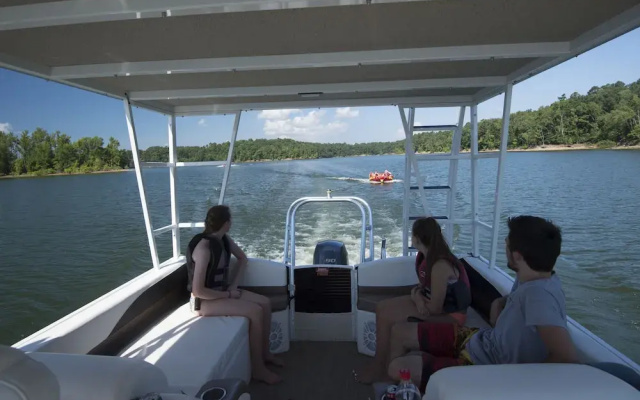 Self Creek Lodge and Marina