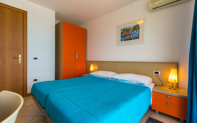 Splendid Golden Rocks Resort