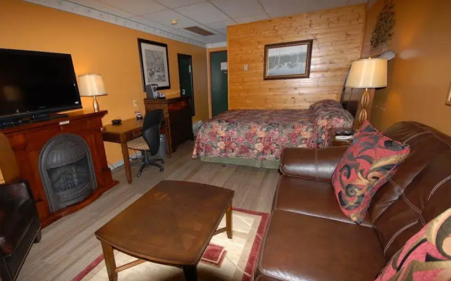 Pinewood Motor Inn