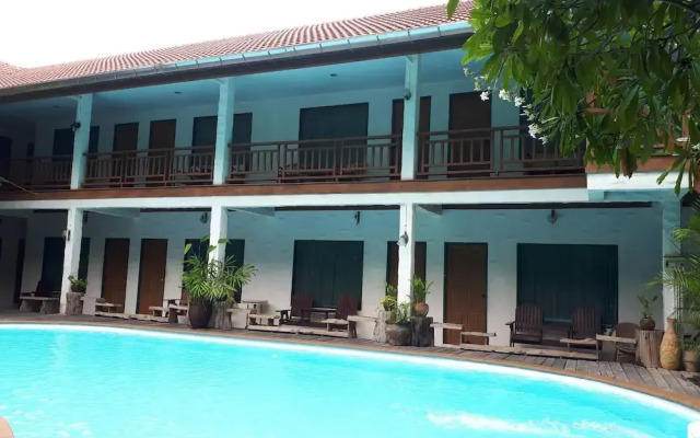 First And Field Bom-Dia