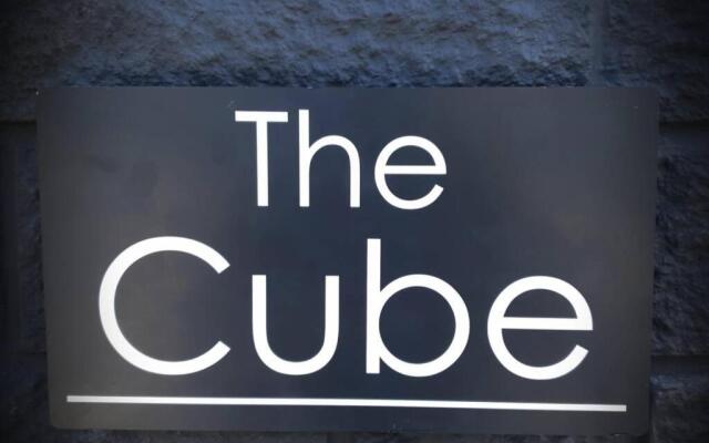 The Cube at No. 21. Modern & Stylish getaway.