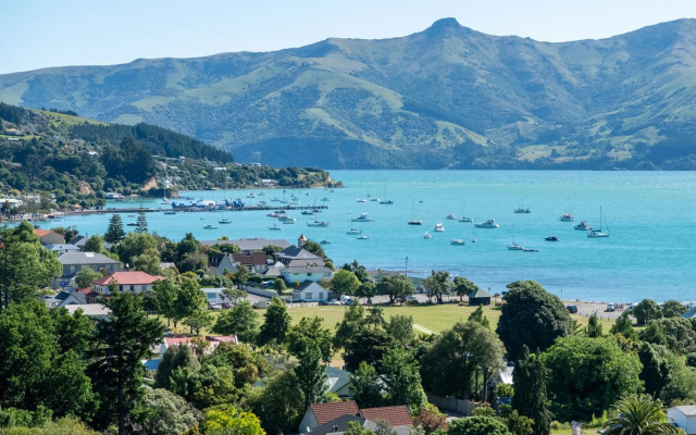 The Tree House - Akaroa Holiday Home