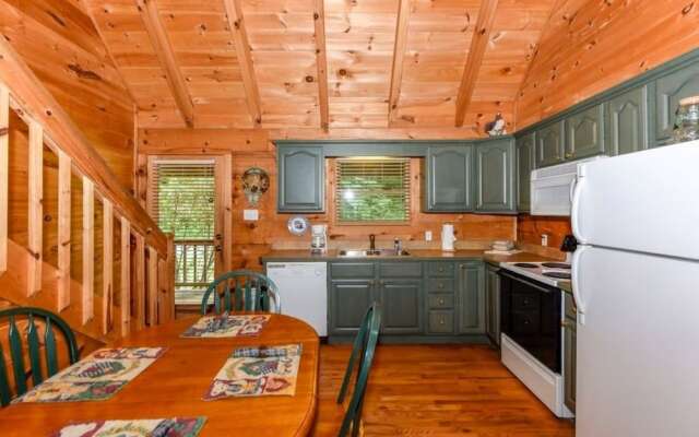 Creekside 2 Bedroom Cabin by RedAwning