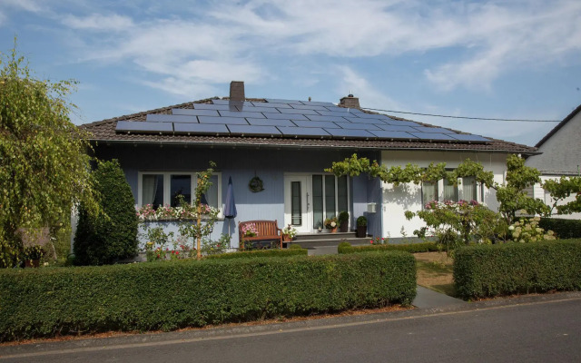 Cozy Apartment in Niederehe Eifel near Forest