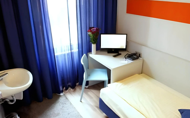 Colour Hotel