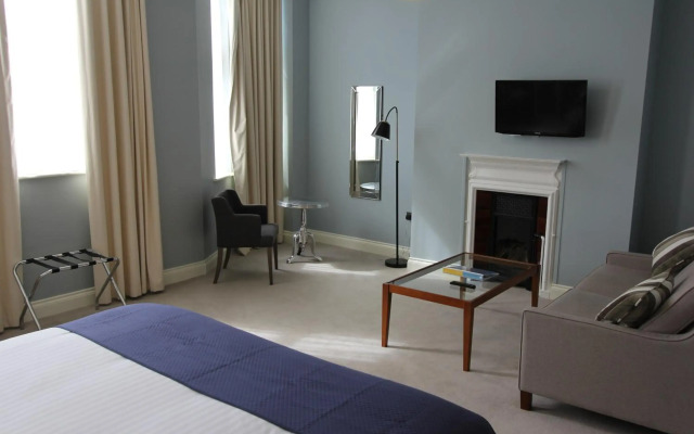 Yarrow Hotel