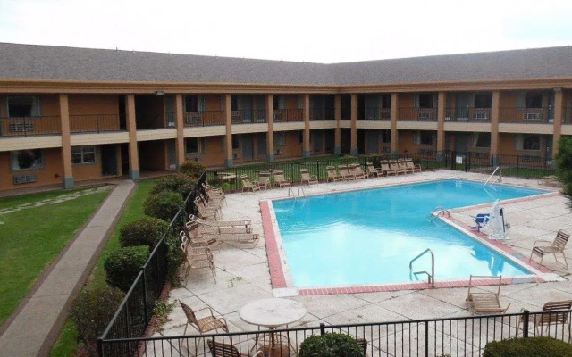 Red Roof Inn & Suites Oklahoma City Southwest