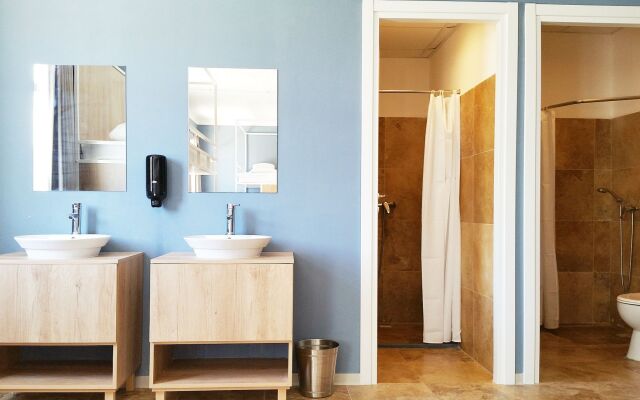 Follow the Sun Boutique Hostel - Pool, Breakfast & Sea Views