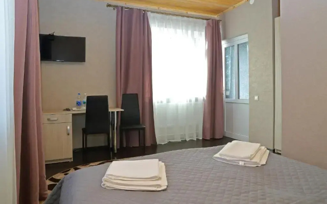 Lastivka Guest House
