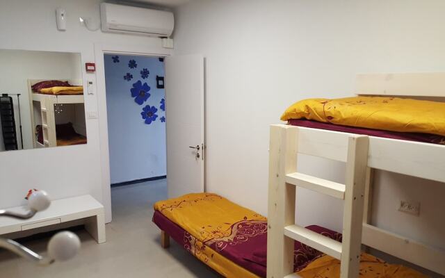 Mevaser - Christian Guest House - Hostel