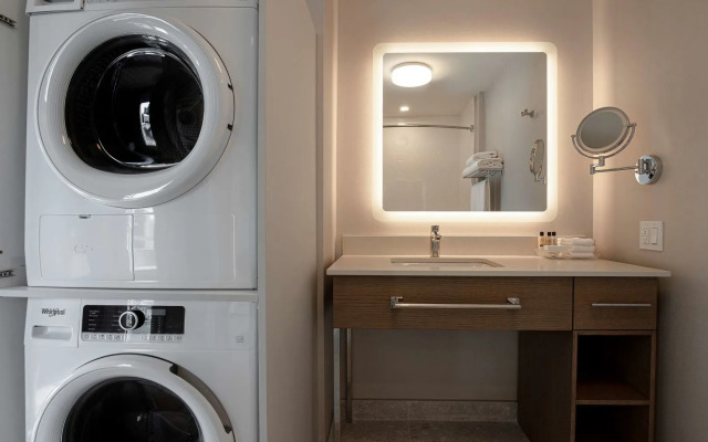 Hampton Inn by Hilton Montreal Downtown