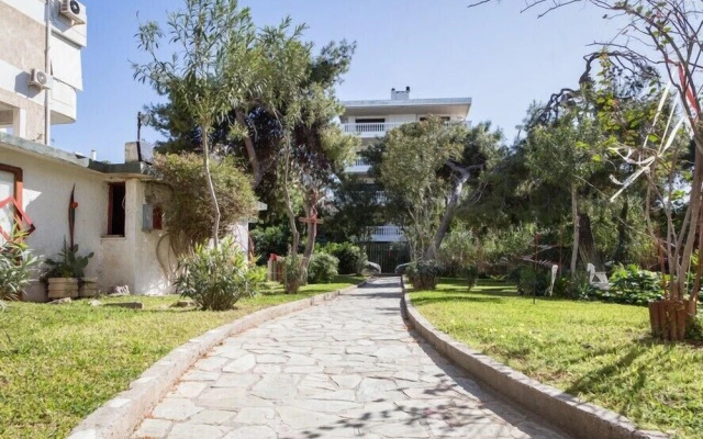 Sunny apartment with 2 bedrooms and Garden