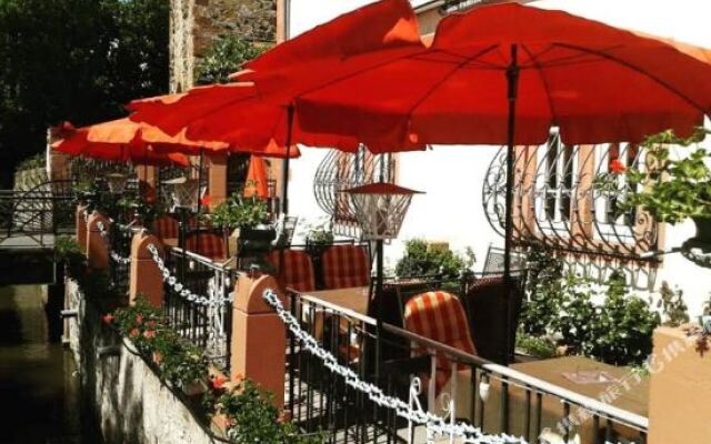 Hotel-Restaurant-Cafe Schloß Ysenburg May KG