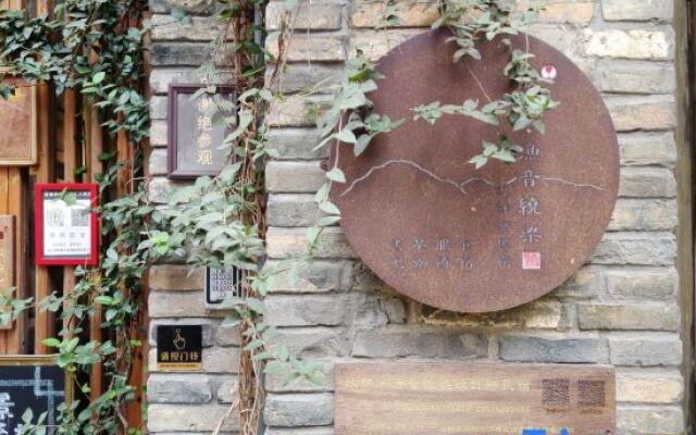Yuyin Raoliang Fashion Art Design Homestay (Shexian Huizhou Ancient City)