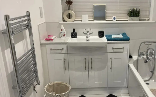 1bed Pet Friendly, Wifi, Parking - 40m to London