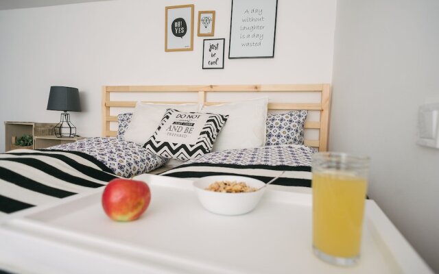 Dfive Apartments - Golden Hand