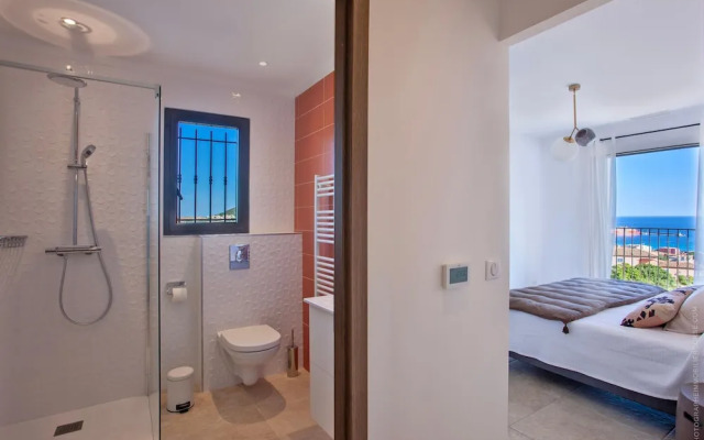 Superb Villa With Pool and sea View