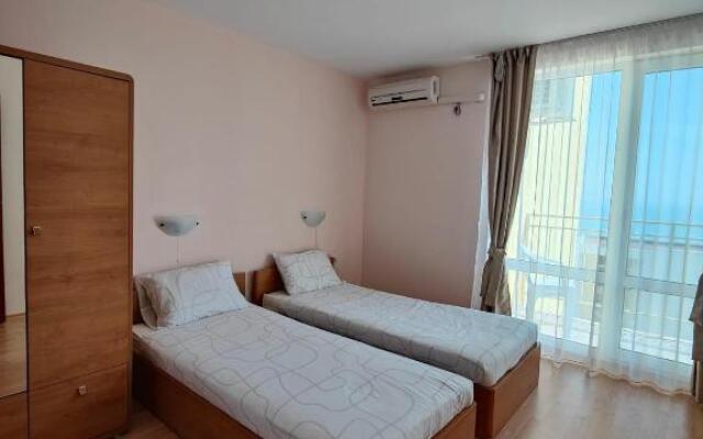 Crown Fort Club Apartments