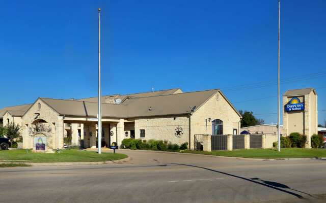 Days Inn & Suites by Wyndham Llano