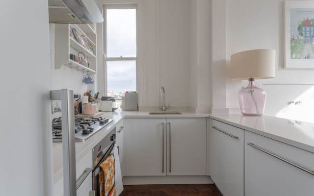 Gorgeous Apartment in a West End Mansion