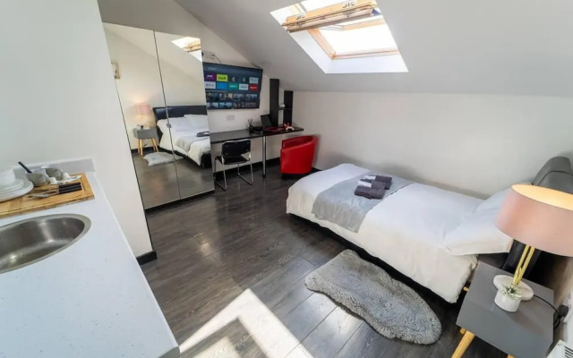 Amazing Studio Next to the City