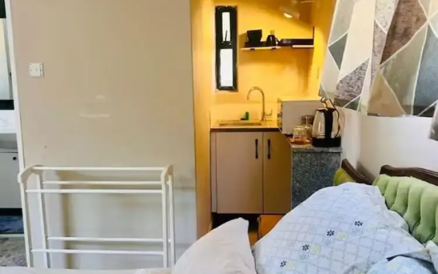Modern Studio in Greendale - 2337