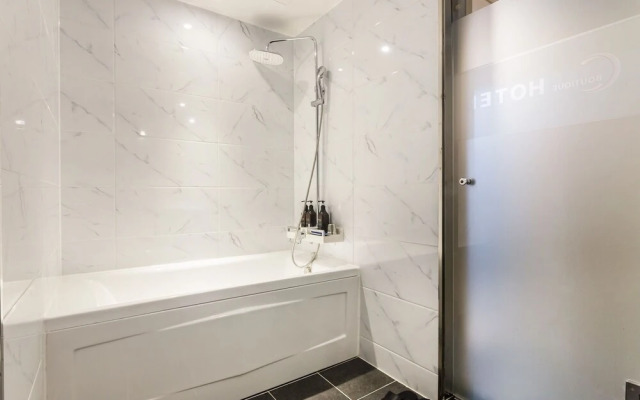 Guri C Hotel