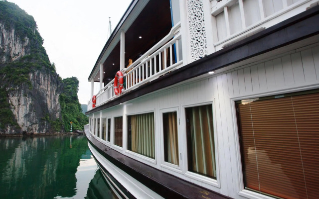 Viola Cruise Halong Bay