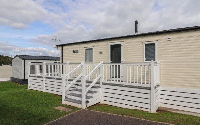 Tri-star House