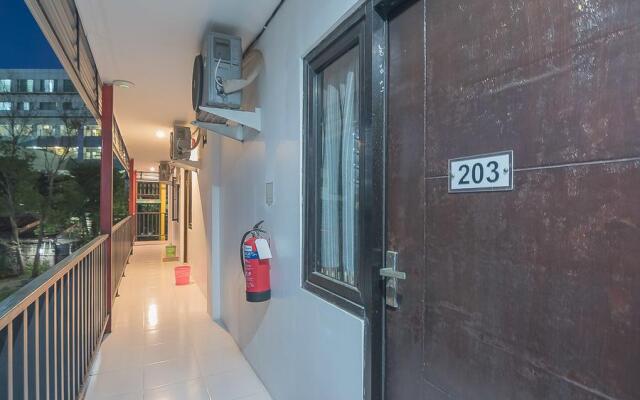 RedDoorz near Living Plaza Balikpapan