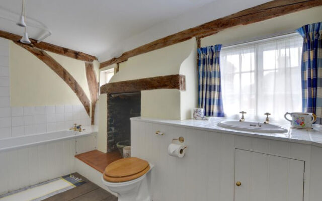 Old Cobblers Cottage At Kings Head House