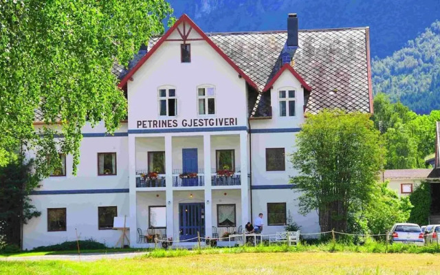 Petrines Guesthouse