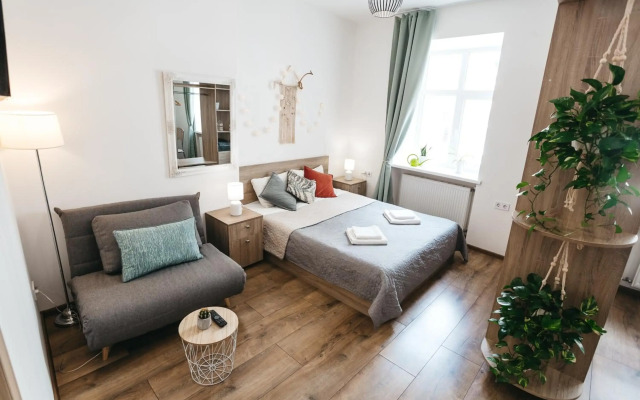 "Green Oasis Apartment"