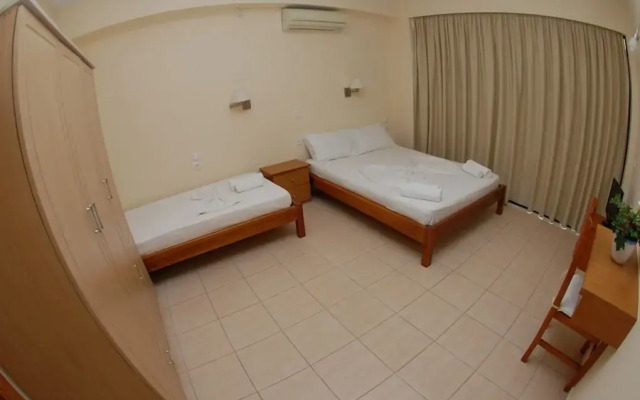 Nikos Hotel and Apartments