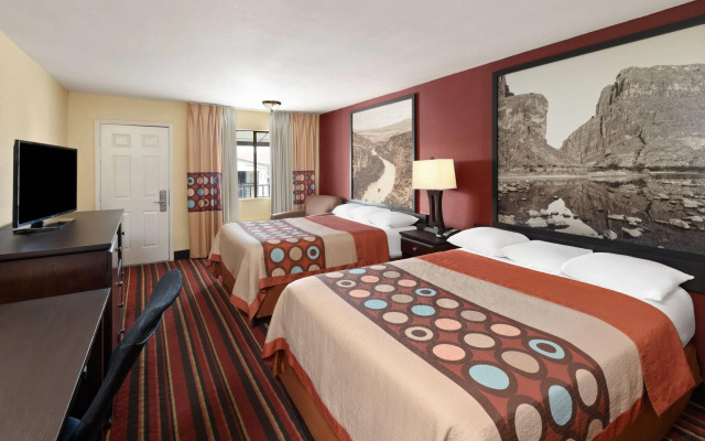 Super 8 by Wyndham Temple S. General Bruce