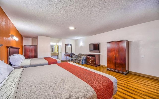 Hillcrest Inn & Suites