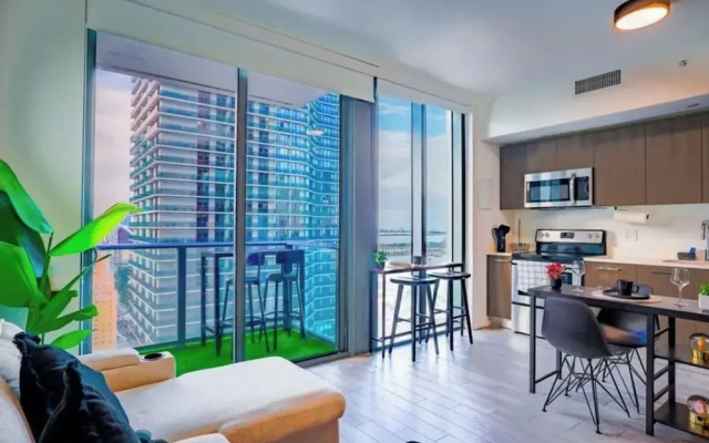 Premium Studio Near Bayside Pool Gym Views