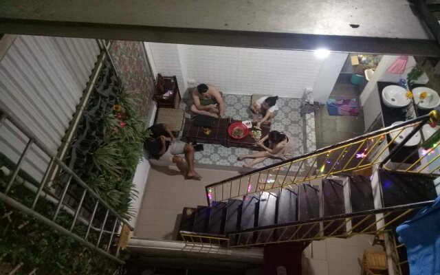 Meow Hostel