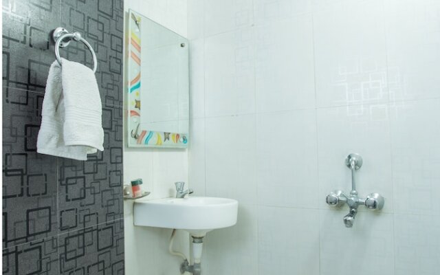 OYO 5738 Hotel Lords Inn