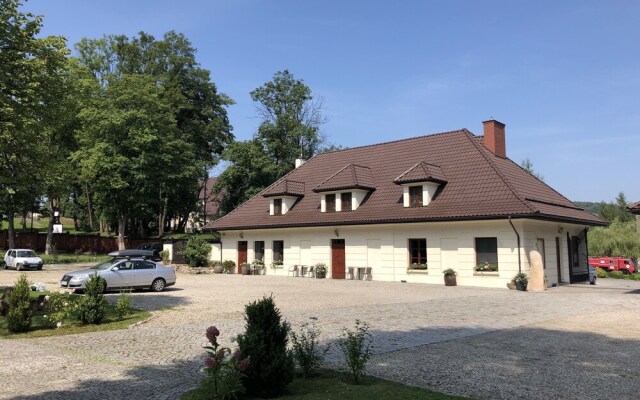 Gościniec Dworski w Ropie