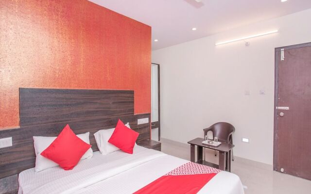 OYO 13594 Mathrushree Residency
