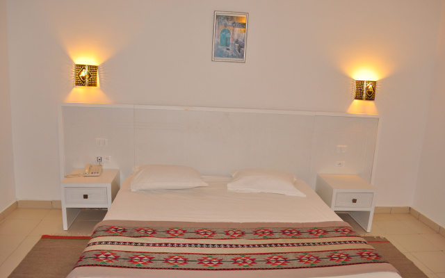Zodiac Hotel