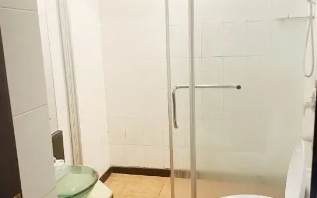 Golden Sea Hotel (Tantou Second Industrial Zone Store)