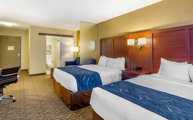 Comfort Suites Downtown Windsor