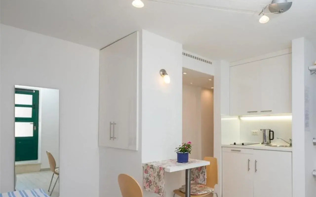 Split Center Suites