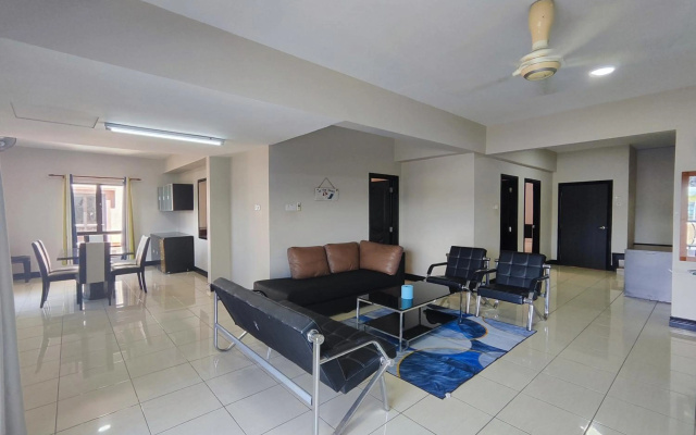 KK 5 Bedrooms Penthouse 3 Bedrooms Apartment Marina Court Resort Condominium – Guest Rooms – Kota Kinabalu