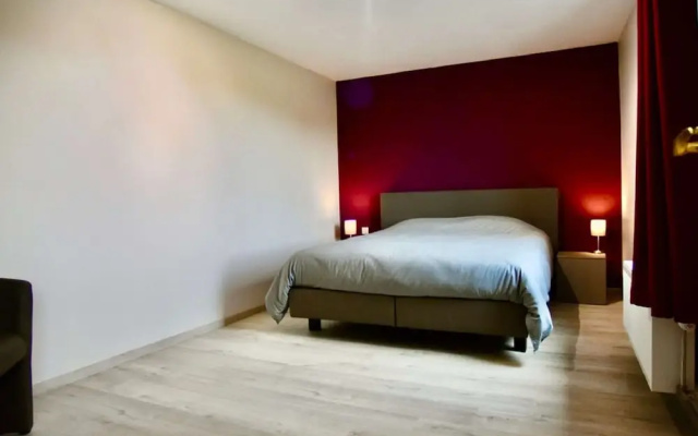 Tranquil Holiday Home in Manhay with Hot Tub near Ski Area